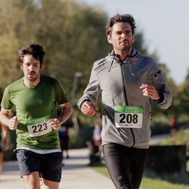 Avec près de 800 coureur·se·s et marcheur·se·s le matin et autant de jeunes et de familles l'après-midi, cette 34e édition a été de nouveau un événement sportif majeur à Villejuif et une journée de fête dans le parc des hautes-Bruyères baigné par le soleil d'automne !