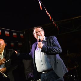 La liesse populaire du 13 juillet à Villejuif avec la guinguette, le bal variétés et le feu d'artifice de retour au parc Pablo Neruda.