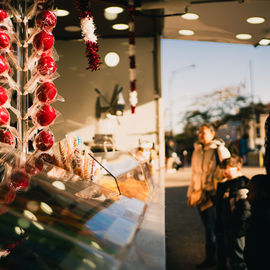 Retour en images sur le Marché de Noël en centre-ville samedi et dimanche, avec ses nombreuses animations organisées par la Ville et l'association Les commerçants de Villejuif: fanfares, Père Noël, cracheurs de feu, spectacle lumineux...[photos Xiwen Wang / Direction de la communication]