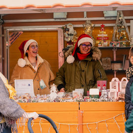 Retour en images sur le Marché de Noël en centre-ville samedi et dimanche, avec ses nombreuses animations organisées par la Ville et l'association Les commerçants de Villejuif: fanfares, Père Noël, cracheurs de feu, spectacle lumineux...[photos Xiwen Wang / Direction de la communication]