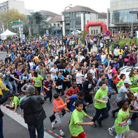 30e édition de la Corrida de Villejuif avec 2 courses adultes et 5 courses enfants.L'intégralité des photos des courses adultes sur https://t.co/T5aKXuC3KB