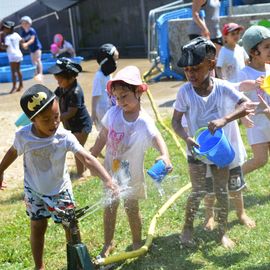 Près de 250 enfants des accueils de loisirs ont profité des jardins et jeux d'eau au stade nautique Youri-Gagarine. Plusieurs ateliers étaient proposés sous le thème de la "kermesse féérique".