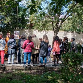 Les habitants du quartier Nord-Est sont venus très nombreux à la Maison Pour Tous Jules Vallès ce week-end pour célébrer entre amis ou voisins ou en famille... l'anniversaire de cet équipement public et de proximité historique inauguré en 1972.Au programme: visite théâtralisée, jeux, fresque collaborative, concert...[Photos Sylvie Grima]
