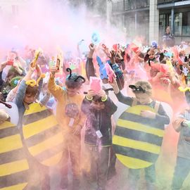 Un carnaval sur le thème du printemps pour les Accueils de Loisirs qui ont défilé dans Villejuif pour mettre de la couleur dans les rues.