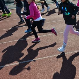 Toute la journée du 19 avril, le stade Louis Dolly a résonné des foulées et des cris d'encouragement des élèves d'élémentaire de Villejuif venus participer à la traditionnelle Course d'Endurance scolaire.