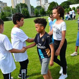 Depuis le début de l'année, 900 élèves de CE2 ont pu bénéficier de 6 à 8 séances d'initiation au rugby à l'école, organisées par la Ville et le Rugby Club du Val-de-Bièvre, en partenariat avec l'Education Nationale.