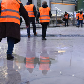 Des milliers de curieux se sont retrouvés autour du puits de la future gare pour découvrir les tunneliers et profiter des animations: ateliers, mise en lumière, spectacle pyrotechnique, live électro et gigot-bitume.