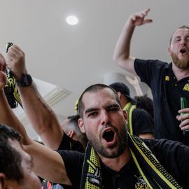 Sacrés champions de France de Nationale 2 lors du dernier match de la saison, les joueurs de l'USV Roller - Rink-Hockeymontent en Nationale 1 – Elite ![Photos Alex Bonnemaison]