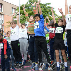 30e édition de la Corrida de Villejuif avec 2 courses adultes et 5 courses enfants.L'intégralité des photos des courses adultes sur https://t.co/T5aKXuC3KB