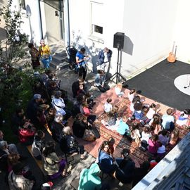 2 journées de fête, en centre-ville et au pied de la tour du 44 Jean Mermoz, organisées par le Théâtre Romain Rolland et la Ville.Un moment de féérie qui s'est aussi cette année installé en cœur de quartier pour permettre à tous d’admirer les prouesses des acrobates ![Photos Lucile Cubin]