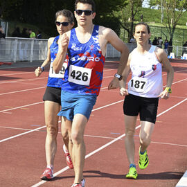 Plus de 500 athlètes ont répondu présents pour transpirer sous les premières chaleurs du printemps et les efforts fournis sur la piste du stade Louis Dolly ce samedi 26 avril. Un nouveau succès pour cette 8e édition du Meeting d'Athlétisme, un évènement organisé par l'ASFI Villejuif Athlétisme et ses nombreux bénévoles, avec la Ville de Villejuif. [photos Lucile Cubin]