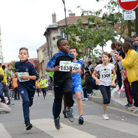 30e édition de la Corrida de Villejuif avec 2 courses adultes et 5 courses enfants.L'intégralité des photos des courses adultes sur https://t.co/T5aKXuC3KB