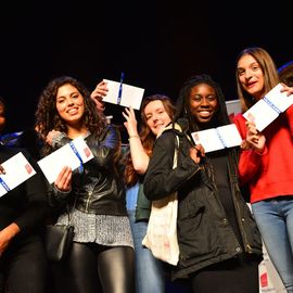 Les jeunes Villejuifois se sont rendus nombreux à cette soirée en leur honneur, pour récompenser leur réussite aux examens de tous niveaux (Bac, BEP, Master...) au cours de l'année 2018, et ponctuée d'une grande tombola et du concert de Nessryne.