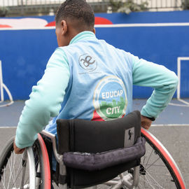 Retour en images sur la Semaine du handicap, du 4 au 8 décembre 2023, avec des ateliers de sensibilisation (langue des signes, basket, fauteuil, handicap visuel...), des jeux avec la Ludomobile à l'ESAT Les Ateliers de l'ETAI, l'exposition des tableaux réalisés à la MAS des Hautes-Bruyères et la table ronde Emploi et Handicap.[photos Lucile Cubin / Anja Simonet / Xiwen Wang]