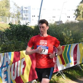 Une grande fête du sport avec près de 1500 coureur·se·s sur les 5/10km, courses jeunes et familles.Les vainqueurs des 10km ont battu le record de l'épreuve, avec la 8e meilleure performance mondiale chez les femmes!1700 euros ont été reversés à l’association Une maison au cœur de la vie, qui vient en aide aux familles dont les enfants sont hospitalisés à l’Institut Gustave-Roussy. Un grand merci aux 150 bénévoles, aux associations villejuifoises, et à tous les services de la ville.[Photos ©Anja Simonet / ©Raphaël Garnier]