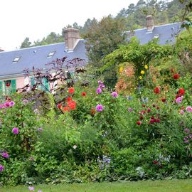 Les Seniors villejuifois à la découverte de Giverny : la fondation Claude Monet, son manoir normand et ses jardins, avant un déjeuner-dansant au Moulin de Fourges.