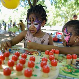 Le 1er village Villejuif respire 2022 s'est installé dans le parc des Hautes-Bruyères et dans la cité du Vercors, avec son lot d'animations et la fête du 13 juillet![Photos Lucile Cubin / Direction de la Communication]