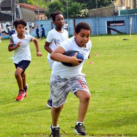 Depuis le début de l'année, 900 élèves de CE2 ont pu bénéficier de 6 à 8 séances d'initiation au rugby à l'école, organisées par la Ville et le Rugby Club du Val-de-Bièvre, en partenariat avec l'Education Nationale.