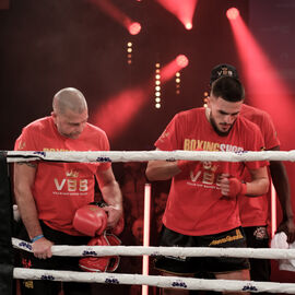 Déjà la 6e édition du Villejuif Boxing Show. Une soirée de qualité cette année encore avec des combats de haut niveau national et international en boxe anglaise et boxe pieds-poings. [photos Sylvie Grima / Lucile Cubin]