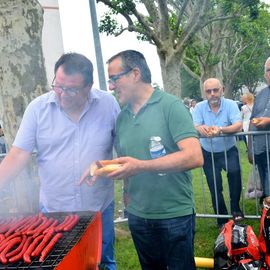 Samedi 22 juin, la jeunesse de Villejuif s'est réuni au 44 rue Jean-Mermoz autour d'un barbecue, concert, DJ, et animations pour une grande fête!