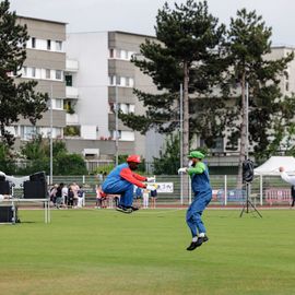 Malgré la pluie, les élèves ont enchainé les tours de piste au stade Louis Dolly lors de la traditionnelle course d'endurance.[Photo Alex Bonnemaison]