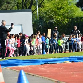 Toute la journée du 19 avril, le stade Louis Dolly a résonné des foulées et des cris d'encouragement des élèves d'élémentaire de Villejuif venus participer à la traditionnelle Course d'Endurance scolaire.