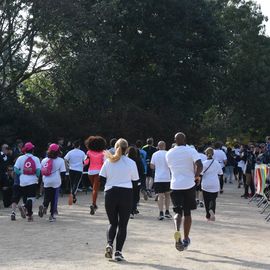 Une grande fête du sport avec près de 1500 coureur·se·s sur les 5/10km, courses jeunes et familles.Les vainqueurs des 10km ont battu le record de l'épreuve, avec la 8e meilleure performance mondiale chez les femmes!1700 euros ont été reversés à l’association Une maison au cœur de la vie, qui vient en aide aux familles dont les enfants sont hospitalisés à l’Institut Gustave-Roussy. Un grand merci aux 150 bénévoles, aux associations villejuifoises, et à tous les services de la ville.[Photos ©Anja Simonet / ©Raphaël Garnier]