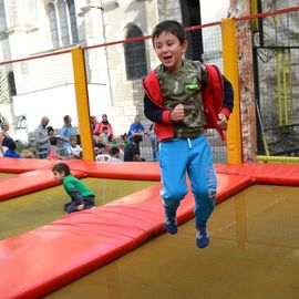 De la Pouss'jeunes à la marche/course "Pitchounes", en passant par les courses scolaires, les enfants ont mis le feu au bitume !