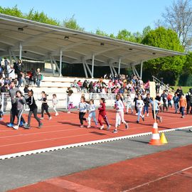 Toute la journée du 19 avril, le stade Louis Dolly a résonné des foulées et des cris d'encouragement des élèves d'élémentaire de Villejuif venus participer à la traditionnelle Course d'Endurance scolaire.