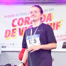 Une grande fête du sport avec près de 1500 coureur·se·s sur les 5/10km, courses jeunes et familles.Les vainqueurs des 10km ont battu le record de l'épreuve, avec la 8e meilleure performance mondiale chez les femmes!1700 euros ont été reversés à l’association Une maison au cœur de la vie, qui vient en aide aux familles dont les enfants sont hospitalisés à l’Institut Gustave-Roussy. Un grand merci aux 150 bénévoles, aux associations villejuifoises, et à tous les services de la ville.[Photos ©Anja Simonet / ©Raphaël Garnier]