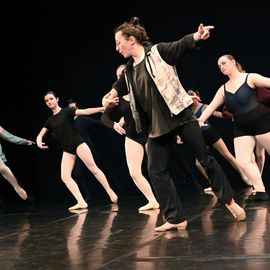 Retour en images sur la journée du 12 mars, avec l'atelier et sa restitution par les élèves du Conservatoire, suivi du spectacle "Une simple déclinaison de l’instant", de la Cie Les têtes penchées.[photos Anja Simonet]