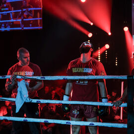 Déjà la 6e édition du Villejuif Boxing Show. Une soirée de qualité cette année encore avec des combats de haut niveau national et international en boxe anglaise et boxe pieds-poings. [photos Sylvie Grima / Lucile Cubin]