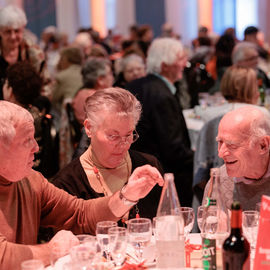 Cette année, le banquet des Seniors était de retour aux Esselières.Un rendez-vous convivial très attendu pour débuter l'année, et qui n'avait pas eu lieu depuis la crise sanitaire, remplacé par un banquet en plein air en juin.[Photos Lucie Cubin / Alex Bonnemaison]