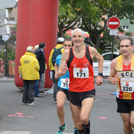 30e édition de la Corrida de Villejuif avec 2 courses adultes et 5 courses enfants.L'intégralité des photos des courses adultes sur https://t.co/T5aKXuC3KB