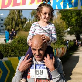 Une grande fête du sport avec près de 1500 coureur·se·s sur les 5/10km, courses jeunes et familles.Les vainqueurs des 10km ont battu le record de l'épreuve, avec la 8e meilleure performance mondiale chez les femmes!1700 euros ont été reversés à l’association Une maison au cœur de la vie, qui vient en aide aux familles dont les enfants sont hospitalisés à l’Institut Gustave-Roussy. Un grand merci aux 150 bénévoles, aux associations villejuifoises, et à tous les services de la ville.[Photos ©Anja Simonet / ©Raphaël Garnier]