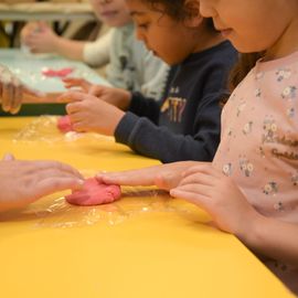 Villejuif célèbrait le samedi 20 novembre la Journée internationale des Droits de l’enfant.A cette occasion, le Maire a rencontré les associations qui œuvrent au quotidien sur le sujet et les familles villejuifoises et a rappelé l’importance de cette journée.