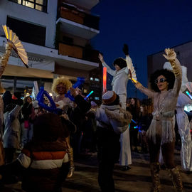 Retour en images sur le Marché de Noël en centre-ville samedi et dimanche, avec ses nombreuses animations organisées par la Ville et l'association Les commerçants de Villejuif: fanfares, Père Noël, cracheurs de feu, spectacle lumineux...[photos Xiwen Wang / Direction de la communication]