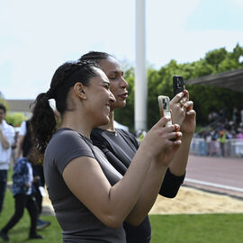 Plus de 500 athlètes ont répondu présents pour transpirer sous les premières chaleurs du printemps et les efforts fournis sur la piste du stade Louis Dolly ce samedi 26 avril. Un nouveau succès pour cette 8e édition du Meeting d'Athlétisme, un évènement organisé par l'ASFI Villejuif Athlétisme et ses nombreux bénévoles, avec la Ville de Villejuif. [photos Lucile Cubin]