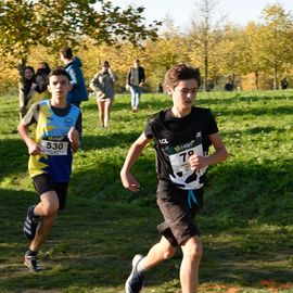 Dimanche 13 novembre, l'ASFI Villejuif Athlétisme organisait son 1er cross à destination des jeunes, au Parc Départemental des Hautes Bruyères. Pour cet évènement sportif, 17 clubs ont fait le déplacement avec plus de 500 athlètes âgé·e·s de 6 à 14 ans (catégorie Eveils à Minimes) ! [Photos Lucile Cubin]