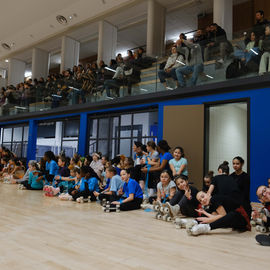 Dimanche 28 janvier, l'USV Roller Skating accueillait pour la 1ère fois ce week-end à la Halle des sports Colette Besson un gala de patinage artistique. Patineuses et patineurs de tout âge sont venus présenter, en groupe ou en solo, leurs chorégraphies sur le thème des musiques de films. [photos Sylvie Grima]