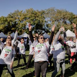 Avec près de 800 coureur·se·s et marcheur·se·s le matin et autant de jeunes et de familles l'après-midi, cette 34e édition a été de nouveau un événement sportif majeur à Villejuif et une journée de fête dans le parc des hautes-Bruyères baigné par le soleil d'automne !