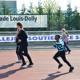 Toute la journée du 19 avril, le stade Louis Dolly a résonné des foulées et des cris d'encouragement des élèves d'élémentaire de Villejuif venus participer à la traditionnelle Course d'Endurance scolaire.