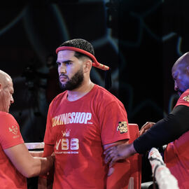 Déjà la 6e édition du Villejuif Boxing Show. Une soirée de qualité cette année encore avec des combats de haut niveau national et international en boxe anglaise et boxe pieds-poings. [photos Sylvie Grima / Lucile Cubin]