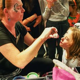 Petits monstres, savants fous, sorcières ou artistes en herbe s'en sont donnés à coeur joie pendant ces vacances d'automne. Entre ateliers, spectacles, bal, pas le temps s'ennuyer...