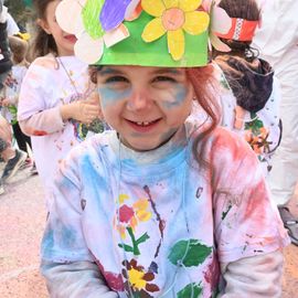 Un carnaval sur le thème du printemps pour les Accueils de Loisirs qui ont défilé dans Villejuif pour mettre de la couleur dans les rues.