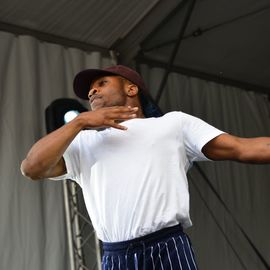 Des centaines de spectateurs massés devant la scène pour chanter avec Lisandro Cuxi, François Feldman etJoniece Jamison, danser avec le Staries Show ou applaudir le travail des musiciens et danseurs la MPT Gérard-Philipe et des Conservatoires.