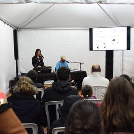 Avec  de  nombreux·ses  artistes  de  l’écriture,  du  dessin  et  de  bien  d’autres  disciplines,  des  penseur·euse·s,   les   acteurs   culturels   du   territoire  et  les  deux  librairies  villejuifoises,  ce  festival est une invitation à la création, au partage et à l’expérimentation