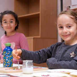 Zoom sur 3 activités enfance et jeunesse:▪️ Surf à Paris▪️ Initiation au pilotage de drones▪️ Sortie à la Ferme Pédagogique[Photos Alex Bonnemaison / Anja Simonet / Xiwen Wang]