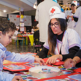 Pendant 2 semaines, la ville a choisi de mettre en valeur le droit à la santé des enfants avec des conférences et ateliers, des expos, des formations et de nombreuses animations et jeux pour les enfants et leurs parents.[photos Sylvie Grima / Lucile Cubin]