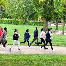 Le 9 mai, les collégiens ont couru dans le parc des Hautes Bruyères au profit de l'association Action Contre la Faim.Les élèves devaient rechercher des parrains (familles, voisins, proches, etc) qui les sponsorisent pour la course, en fonction du nombre de tours effectués!